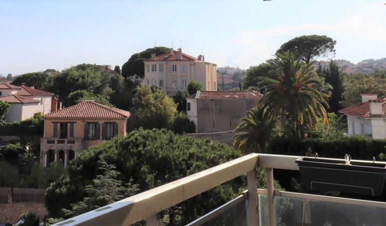 APPARTEMENT T3 87 M2 TERRASSE BORD DE MER CANNES