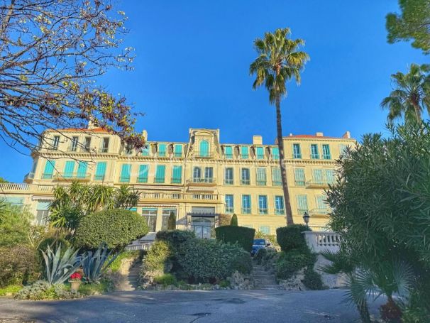 APPARTEMENT T6 246 M2 BORD DE MER CANNES