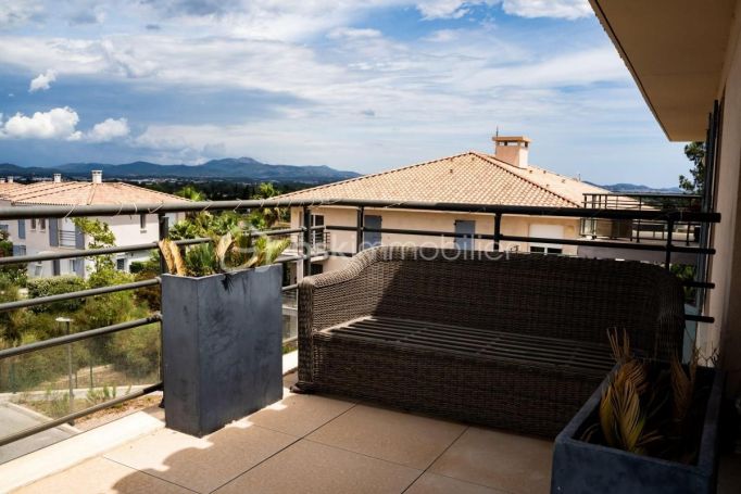 APPARTEMENT T3 55 M2 TERRASSE BORD DE MER ROQUEBRUNE SUR ARGENS