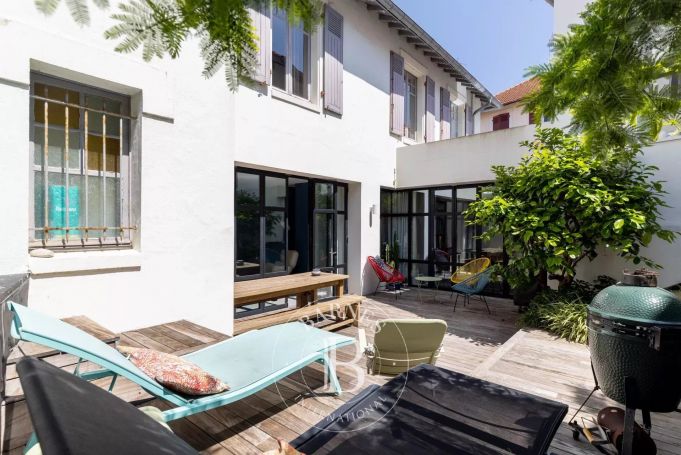 A vendre TRES BELLE MAISON 7 PIECES 257 M² CENTRE VILLE BIARRITZ