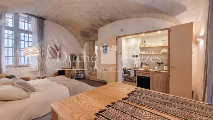 STUDIO  28 M2  UZES