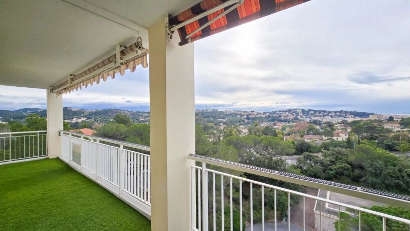 A vendre GRAND APPARTEMENT T3 74 M² VUE MER SAINT RAPHAEL