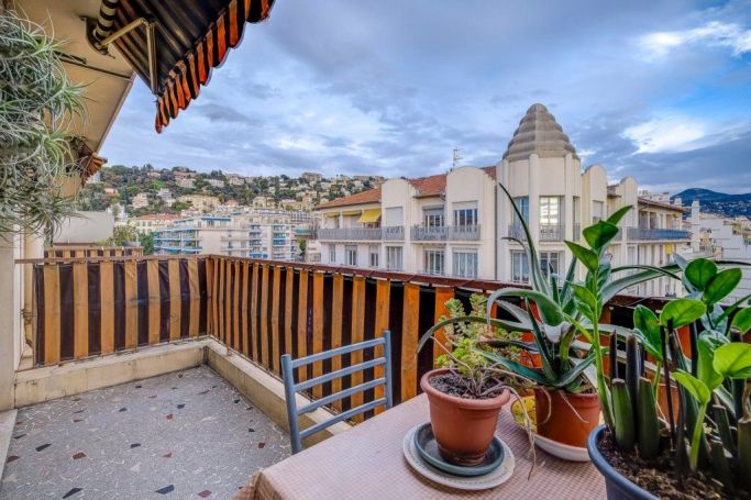 APPARTEMENT T3 58 M2 TERRASSE BORD DE MER NICE