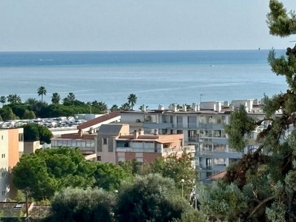 APPARTEMENT T3 68 M2 TERRASSE VUE MER CAGNES SUR MER