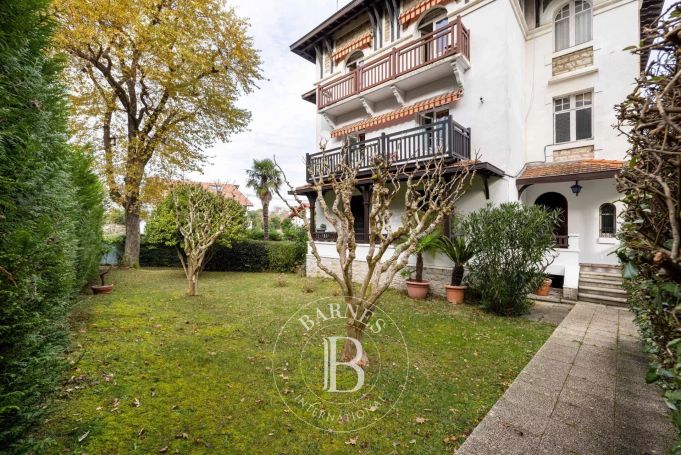 A vendre APPARTEMENT T4 110 M² DERNIER ETAGE PARC D'HIVER BIARRITZ