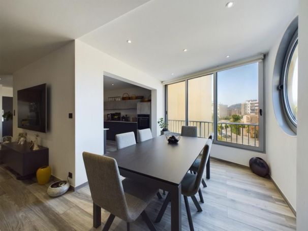 A vendre APPARTEMENT T4 124 M2 BORD DE MER AJACCIO