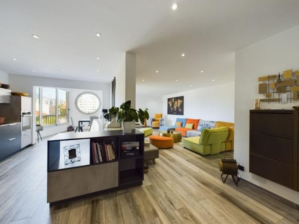 A vendre APPARTEMENT T4 124 M2 BORD DE MER AJACCIO