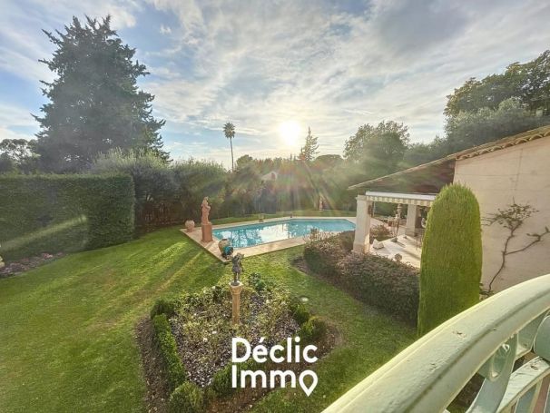 MAISON  5 PIECES 200 M2  MOUGINS