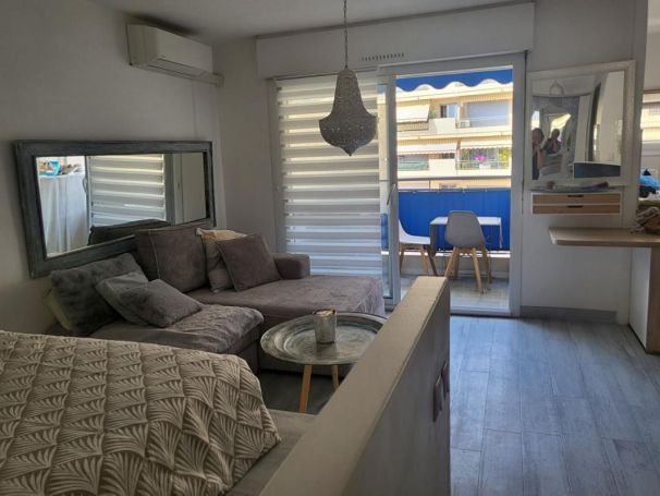 STUDIO NEUF  29 M2 TERRASSE BORD DE MER CAGNES SUR MER