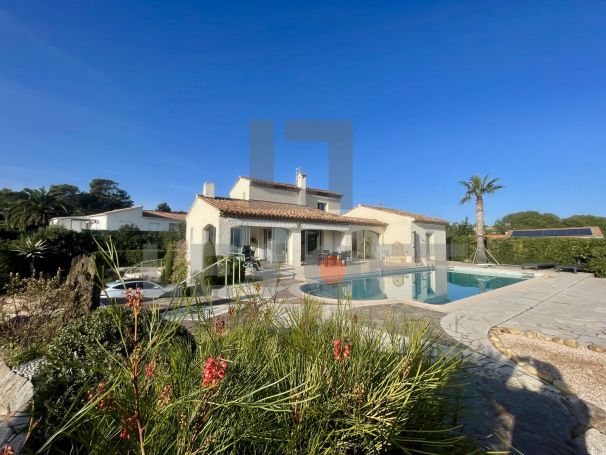 A vendre MAGNIFIQUE VILLA PROVENCALE 6 PIECES 191 M²  SPLENDIDE VUE MER Roquebrune-sur-Argens