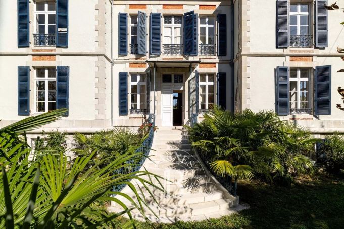 A vendre BEAU MANOIR NAPOLEON III 14 PIECES 520 M² SALIES DU BEARN