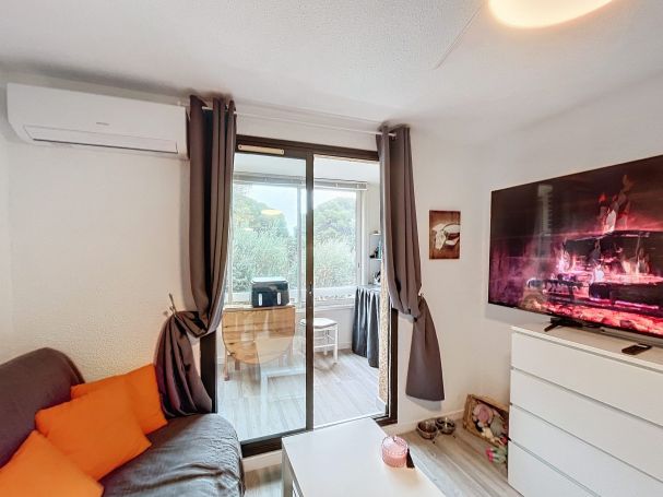 A vendre TrEs joli APPARTEMENT T2 23 M² RENOVE Six-Fours-les-Plages