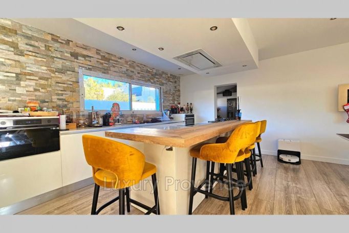 A louer MAISON DE MAîTRE SEPTEMES LES VALLONS