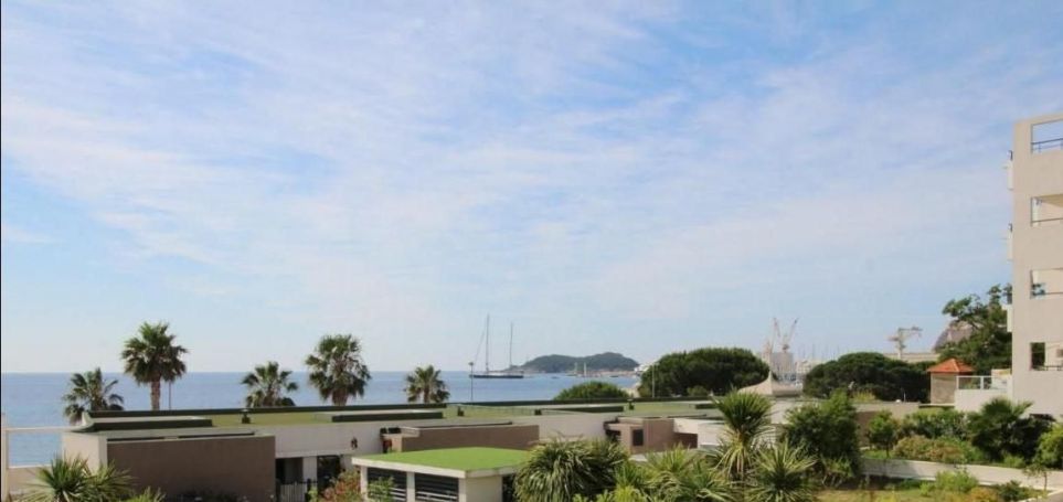 APPARTEMENT DE PRESTIGE T4 89 M2 TERRASSE PIEDS DANS L'EAU LA CIOTAT