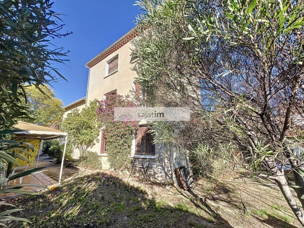 A vendre Maison 10 pieces 233 m² quartier du jardin La Ciotat