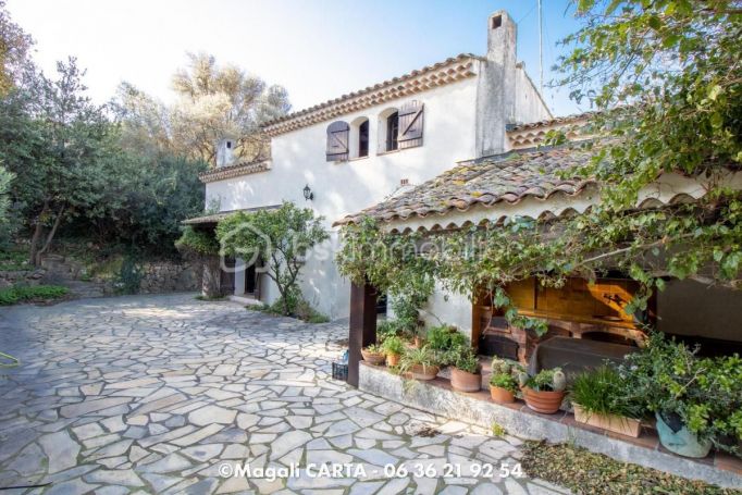 MAISON  D'ARCHITECTE BORD DE MER OLLIOULES