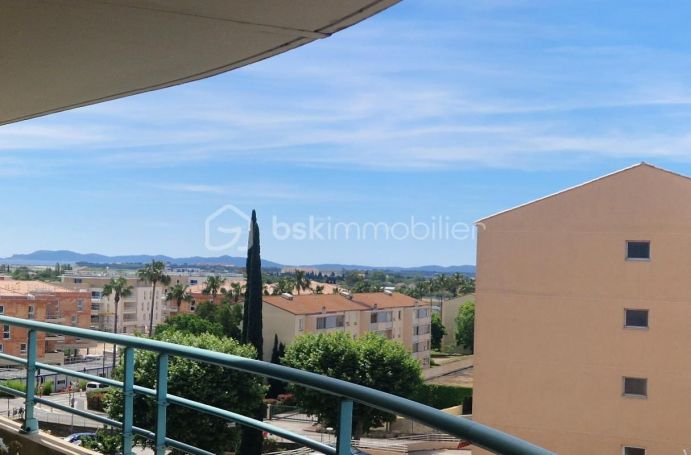 APPARTEMENT T4 108 M2 TERRASSE BORD DE MER HYERES