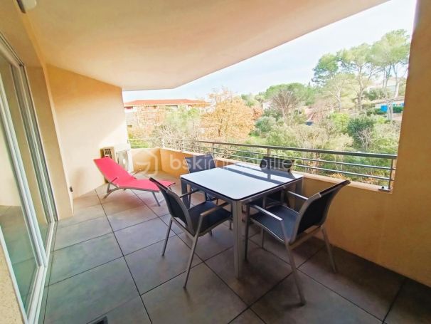 APPARTEMENT T3 62 M2 TERRASSE BORD DE MER FREJUS