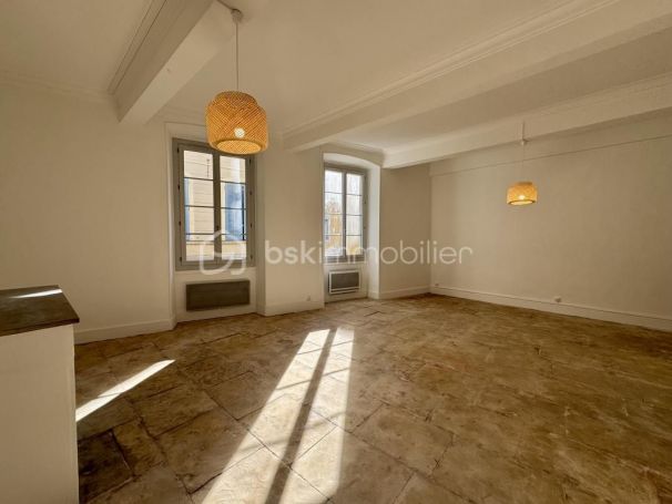 APPARTEMENT T2 68 M2  NIMES