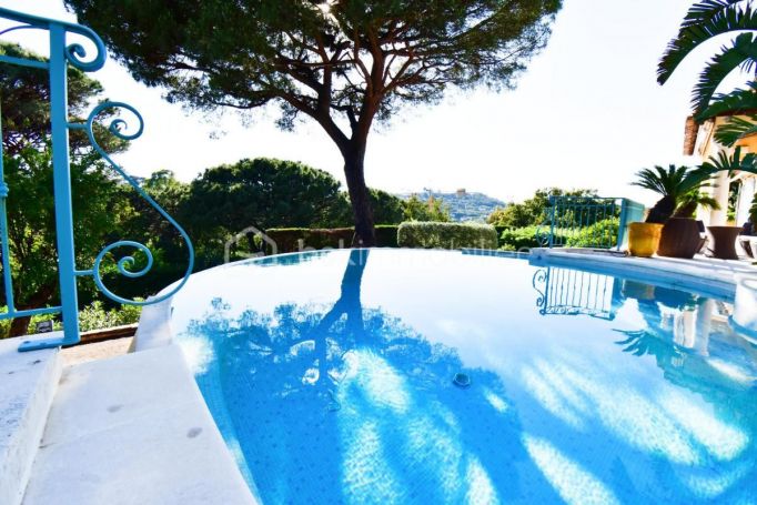 A vendre AUTHENTIQUE BASTIDE TROPEZIENNE 5 PIECES 197 M² Saint Tropez