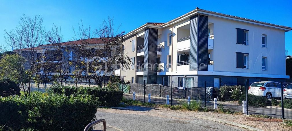 APPARTEMENT DUPLEX NEUF T3 63 M2 TERRASSE BORD DE MER FREJUS