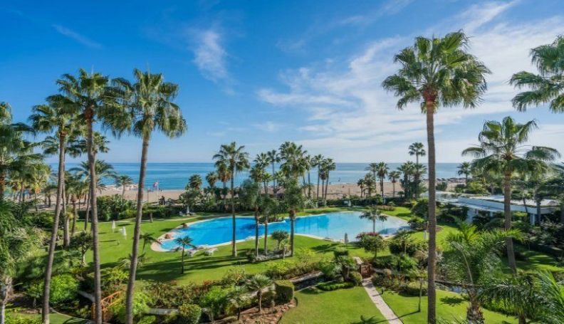 PENTHOUSE DUPLEX DE PRESTIGE T5 557 M2 TERRASSE PIEDS DANS L'EAU MARBELLA