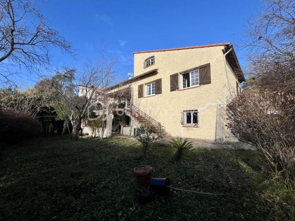 MAISON  7 PIECES 213 M2  DRAGUIGNAN