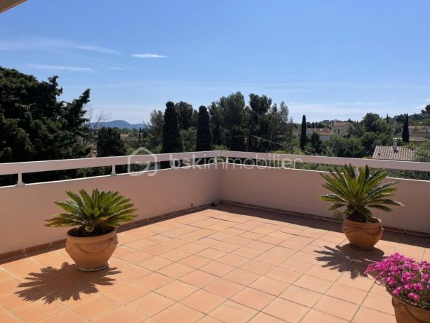 APPARTEMENT DUPLEX T4 103 M2 TERRASSE BORD DE MER TOULON