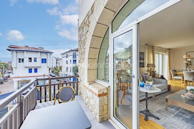 APPARTEMENT DE PRESTIGE T5 189 M2 TERRASSE PIEDS DANS L'EAU SAINT JEAN DE LUZ