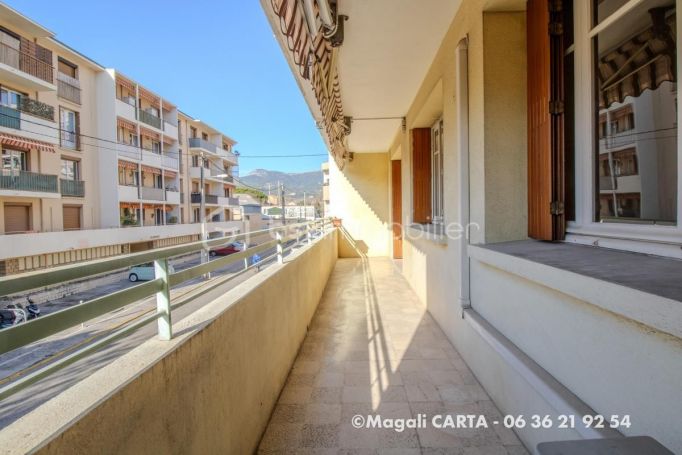 APPARTEMENT T4 93 M2 TERRASSE BORD DE MER TOULON