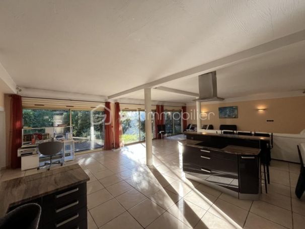 MAISON  5 PIECES 176 M2  MOUGINS