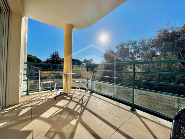 APPARTEMENT T2 41 M2 TERRASSE BORD DE MER ANTIBES