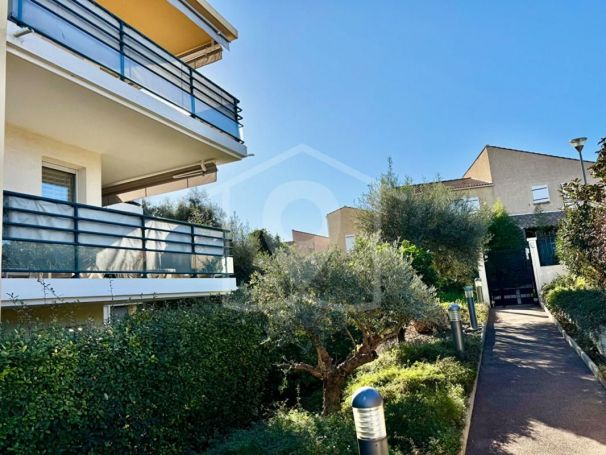 APPARTEMENT T2 41 M2 TERRASSE BORD DE MER ANTIBES