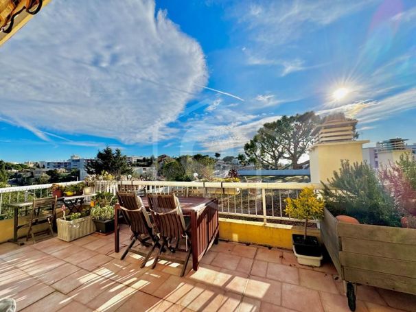 APPARTEMENT T3 62 M2 TERRASSE BORD DE MER ANTIBES