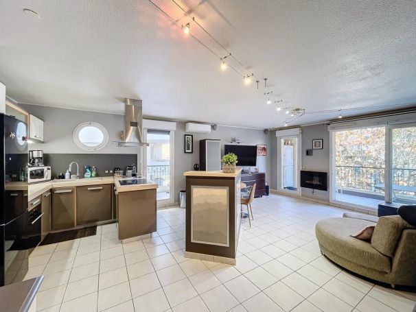 A louer APPARTEMENT T3 68 M2 TERRASSE BORD DE MER MENTON