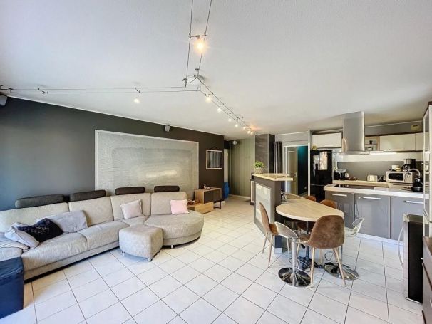 A louer APPARTEMENT T3 68 M2 TERRASSE BORD DE MER MENTON