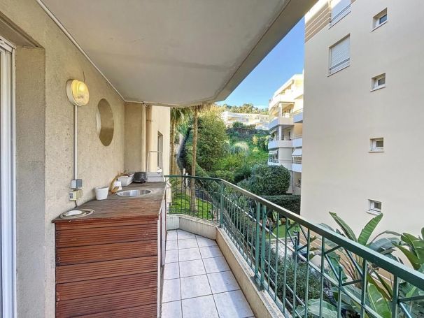 APPARTEMENT T3 68 M2 TERRASSE BORD DE MER MENTON