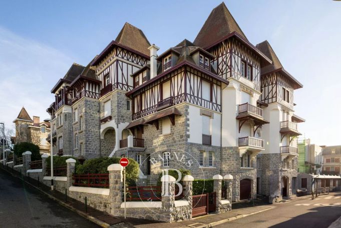 APPARTEMENT T4 105 M2 BORD DE MER BIARRITZ