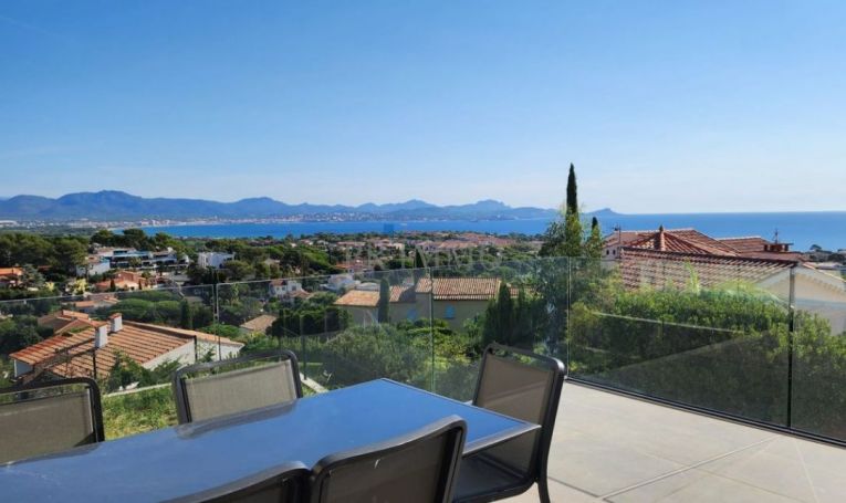 MAISON  5 PIECES 140 M2 VUE MER FREJUS