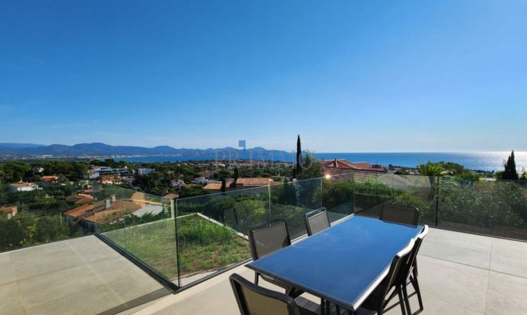 MAISON  5 PIECES 140 M2 VUE MER FREJUS