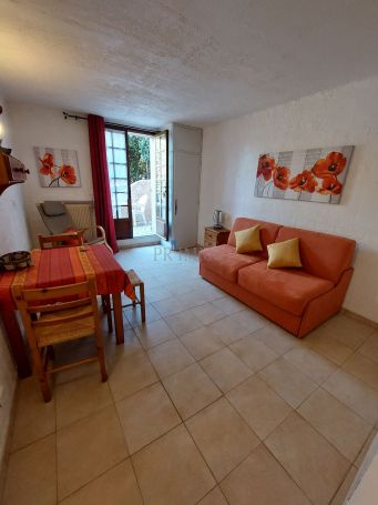 STUDIO  21 M2 TERRASSE PLAGE à PIED FREJUS