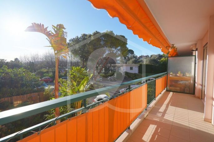 APPARTEMENT T3 75 M2 TERRASSE BORD DE MER ANTIBES