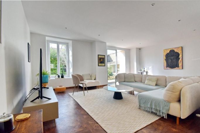 A vendre MAISON DE MAîTRE BORD DE MER MEZE