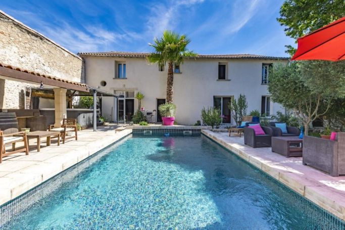 A vendre MAISON DE MAîTRE BORD DE MER MEZE