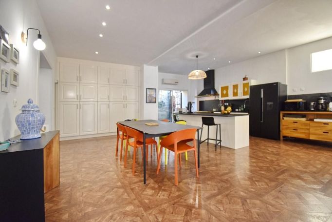 A vendre MAISON DE MAîTRE BORD DE MER MEZE