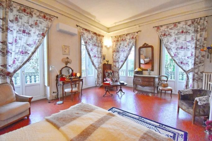 A louer APPARTEMENT T6 270 M2 TERRASSE BEDARIEUX