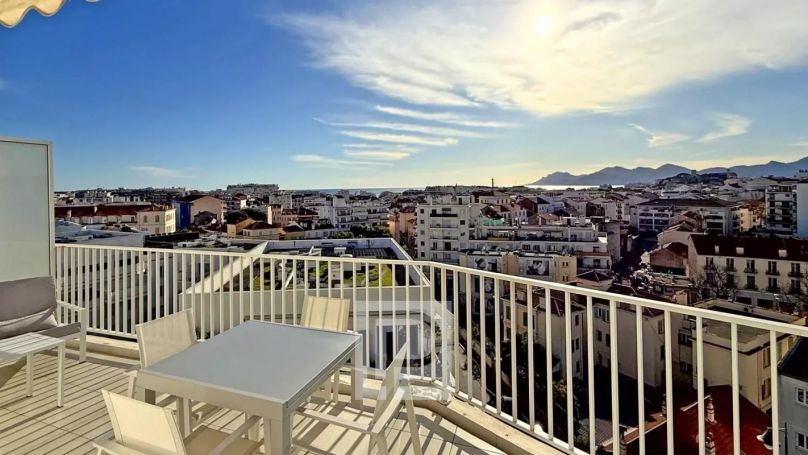 APPARTEMENT T4 105 M2 TERRASSE BORD DE MER LE CANNET