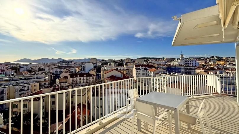 APPARTEMENT T2 51 M2 TERRASSE BORD DE MER CANNES