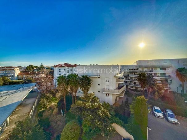 APPARTEMENT T3 67 M2 TERRASSE BORD DE MER CANNES