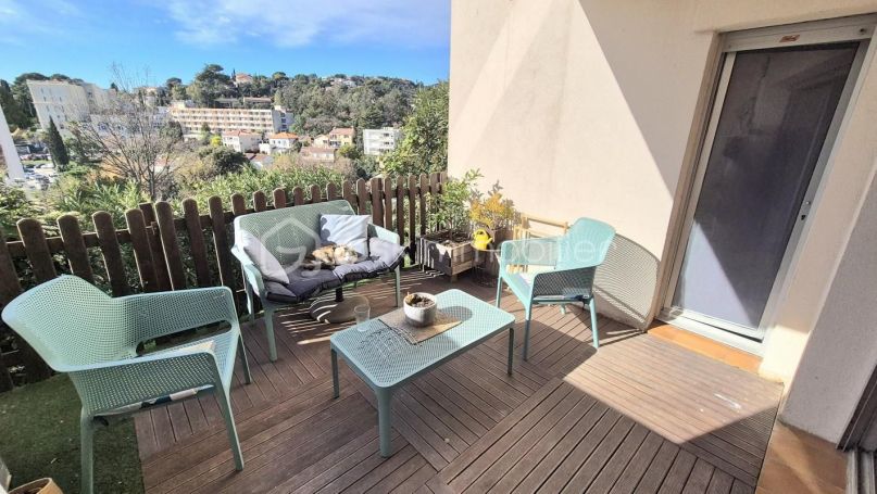 APPARTEMENT T3 61 M2 TERRASSE VUE MER HYERES